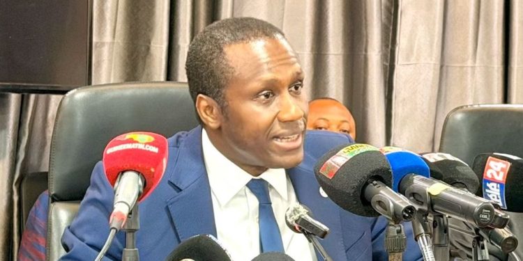 Débrayage à la BCRG : le Gouverneur Karamo Kaba sort les muscles contre les grognons 1 Débrayage à la BCRG : le Gouverneur Karamo Kaba sort les muscles contre les grognons