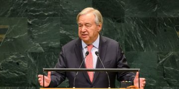 À l’ONU, Guterres fait ses adieux en appelant à encadrer le pouvoir de l’IA