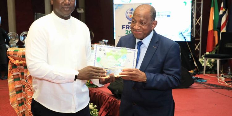 L’ancien PM Kabiné Komara parmi les personnalités distinguées à la 1ère édition du Forum Régional de l’Eau de l’Afrique de l’Ouest (PREAO) a Abidjan