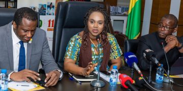 Emprunt obligataire de 2 500 milliards GNF : autour d’un déjeuner, Mme la Ministre Mariama Ciré Sylla, fédère le secteur financier pour mobiliser l’épargne nationale