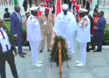 Fête nationale de l'indépendance : le Président Mamadi Doumbouya dépose la gerbe de fleurs à la Place des Martyrs 9 Fête nationale de l’indépendance : le Président Mamadi Doumbouya dépose la gerbe de fleurs à la Place des Martyrs