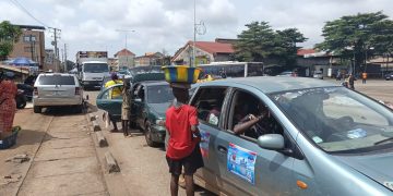 Rentrée scolaire en Guinée : Des mineurs dans la vente à la sauvette plutôt qu'à l'école demandent de l'aide 9 Rentrée scolaire en Guinée : Des mineurs dans la vente à la sauvette plutôt qu’à l’école demandent de l’aide 
